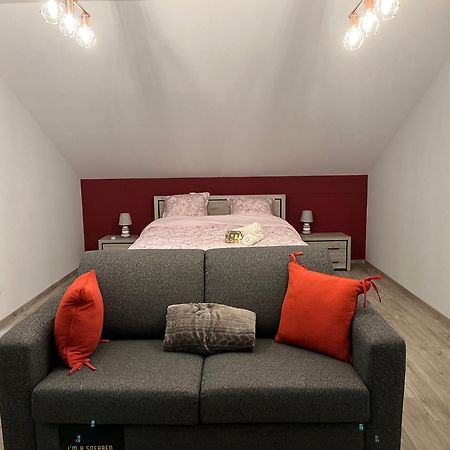 Lauralys Hotell Mons Exteriör bild