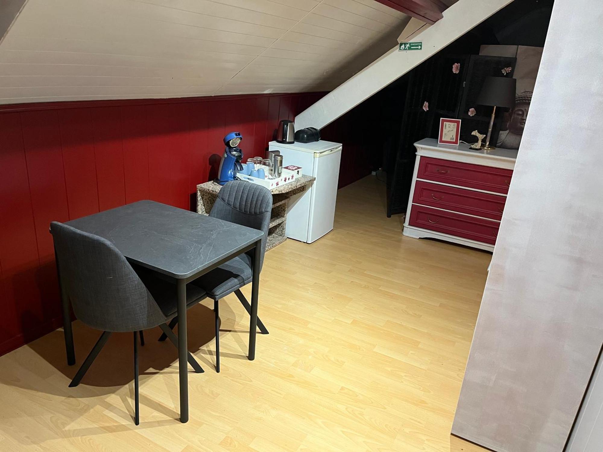 Lauralys Hotell Mons Exteriör bild