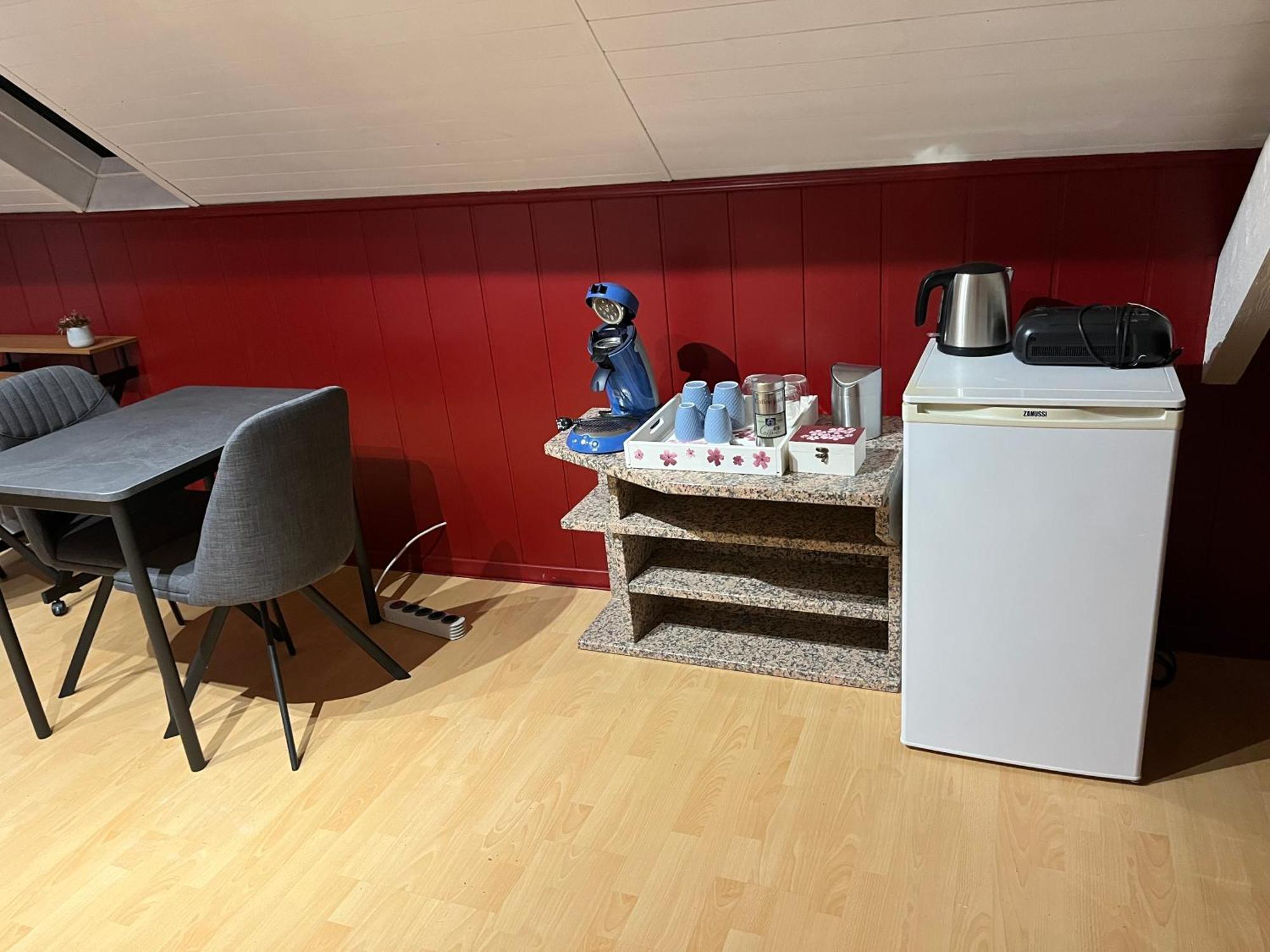 Lauralys Hotell Mons Exteriör bild