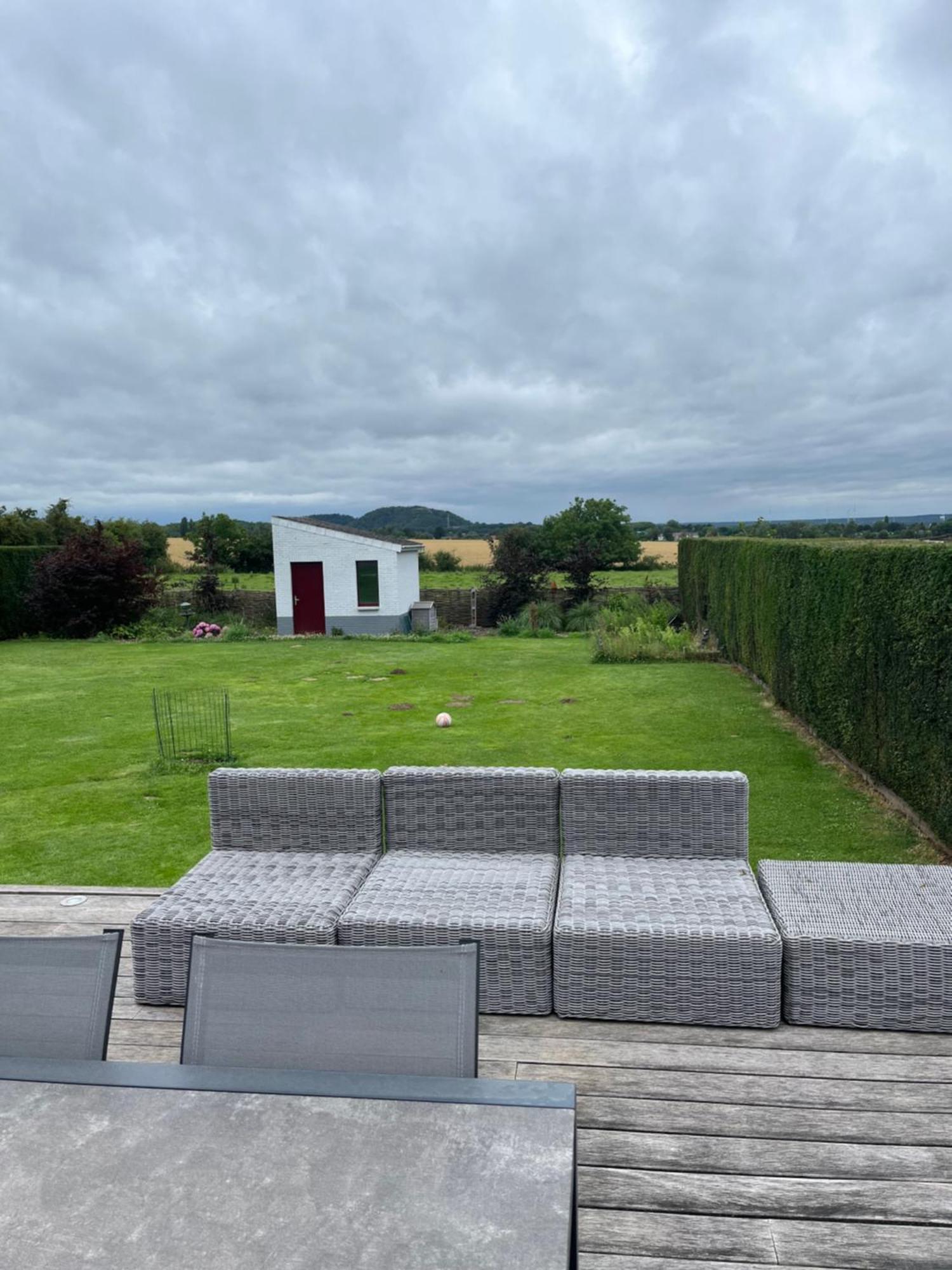 Lauralys Hotell Mons Exteriör bild