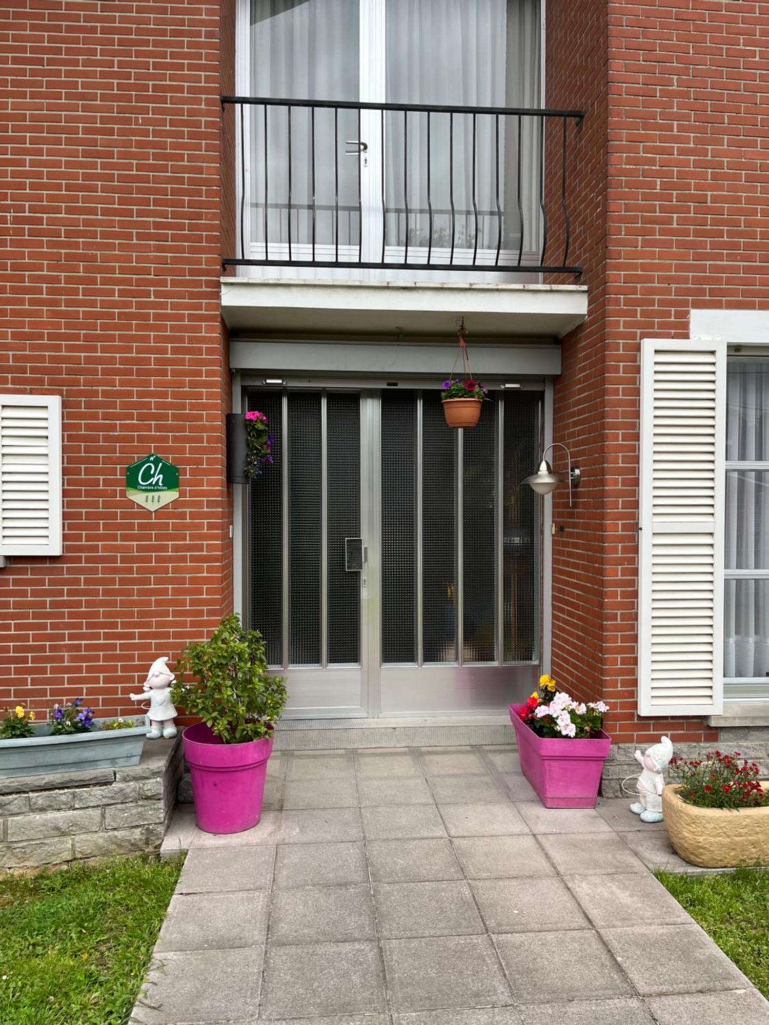 Lauralys Hotell Mons Exteriör bild