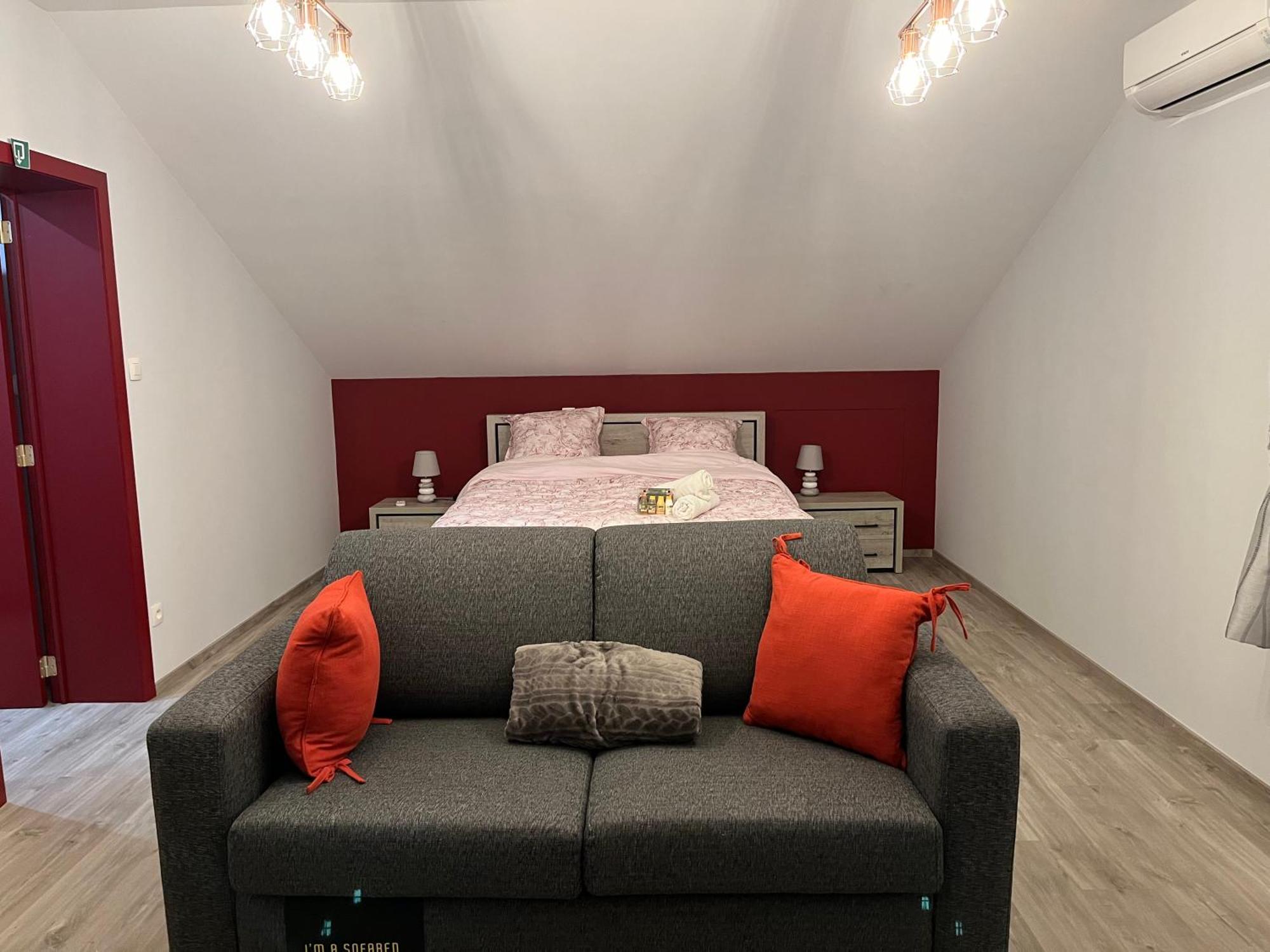 Lauralys Hotell Mons Exteriör bild