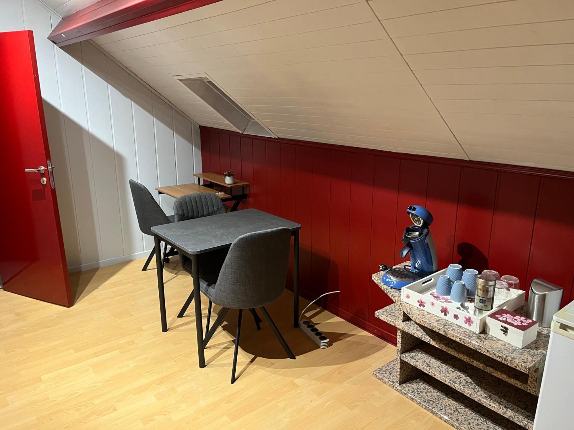 Lauralys Hotell Mons Exteriör bild